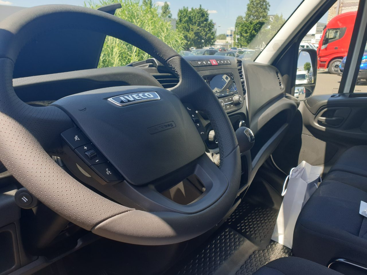 IVECO Daily 35S14 with Zanotti Z350 0°C Refrigeration (5 vehicles in stock) - Utilitaire frigorifique: photos 5 IVECO Daily 35S14 with Zanotti Z350 0°C Refrigeration (5 vehicles in stock) - Utilitaire frigorifique: photos 5