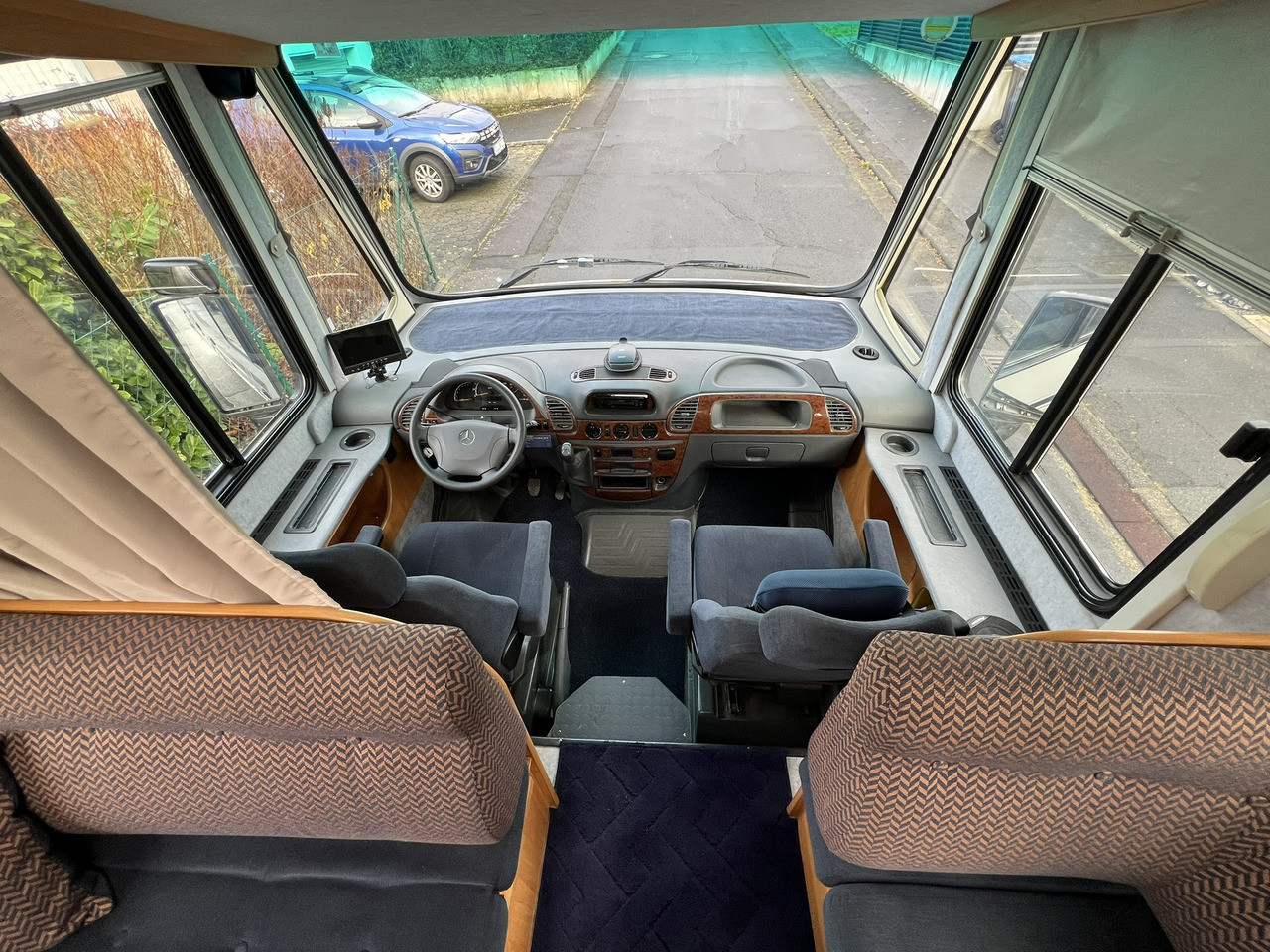 CONCORDE Charisma 750 G Mercedes 416 CDI - Camping-car intégral: photos 5 CONCORDE Charisma 750 G Mercedes 416 CDI - Camping-car intégral: photos 5