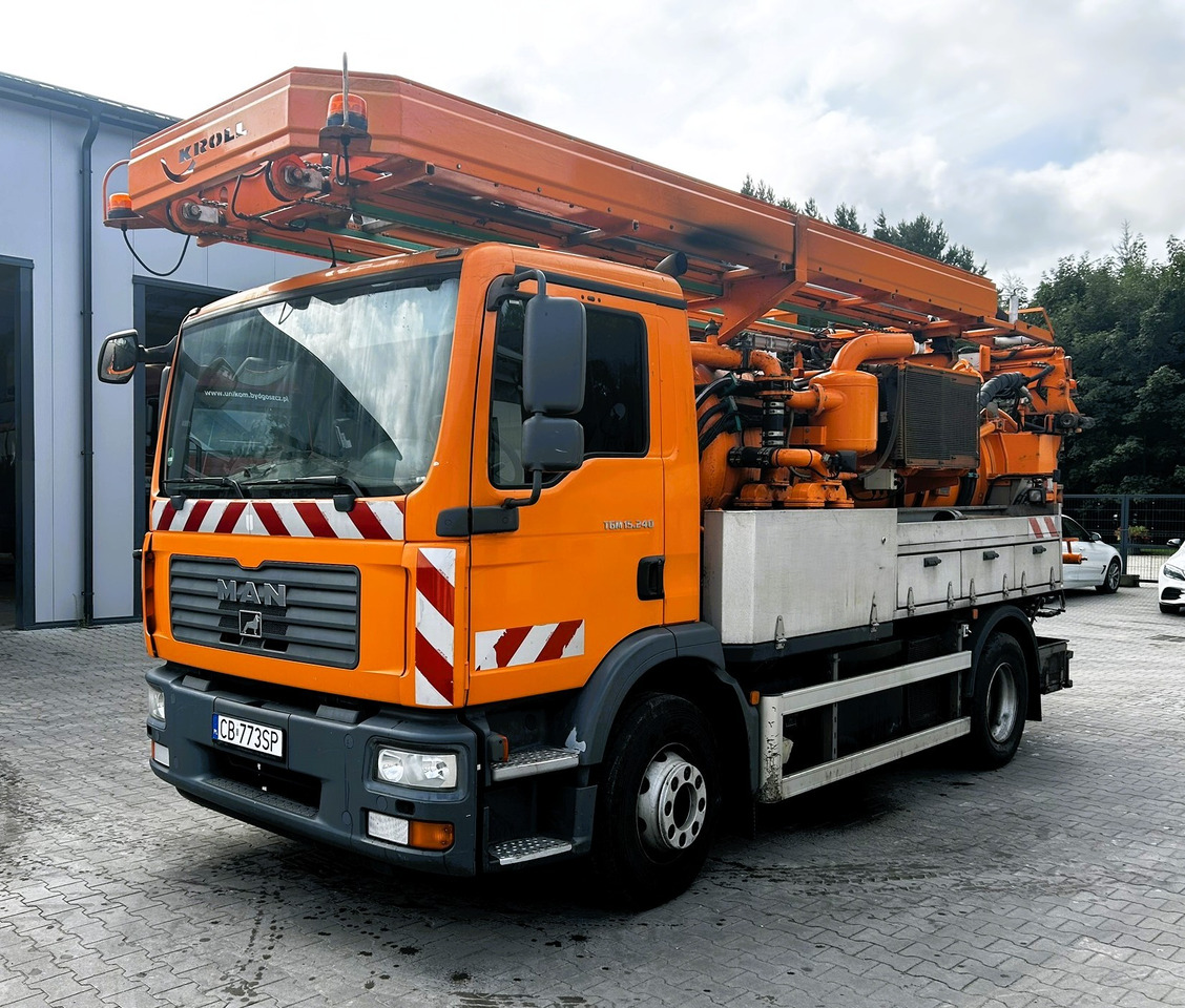 MAN TGM 15.240 - Camion hydrocureur: photos 2 MAN TGM 15.240 - Camion hydrocureur: photos 2
