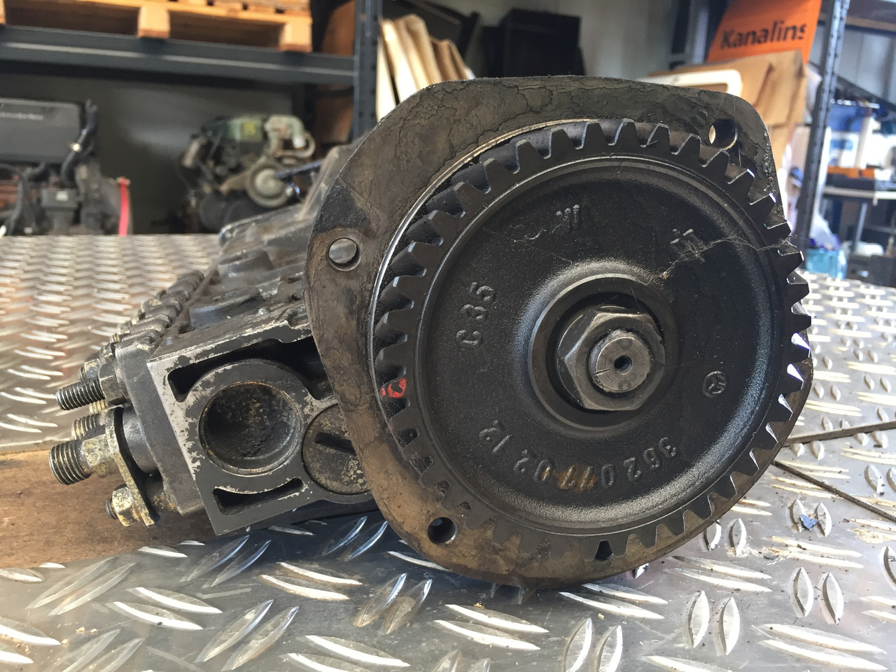 Pompe à carburant pour Camion Gebrauchte Einspritzpumpe DB, Bosch - Nr. : 99.9999 - 9999: photos 9 Pompe à carburant pour Camion Gebrauchte Einspritzpumpe DB, Bosch - Nr. : 99.9999 - 9999: photos 9