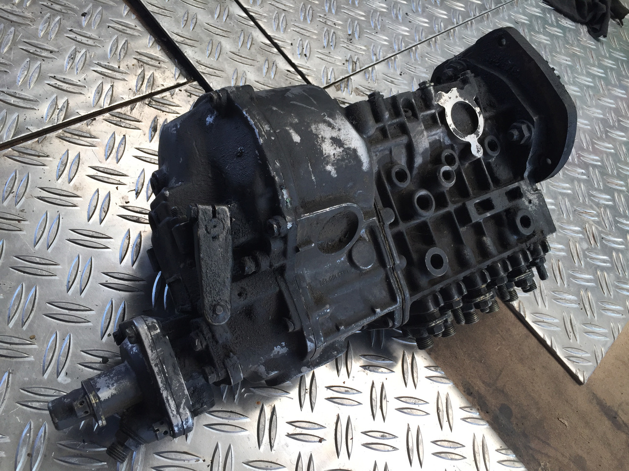 Pompe à carburant pour Camion Gebrauchte Einspritzpumpe DB, Bosch - Nr. : 99.9999 - 9999: photos 6 Pompe à carburant pour Camion Gebrauchte Einspritzpumpe DB, Bosch - Nr. : 99.9999 - 9999: photos 6