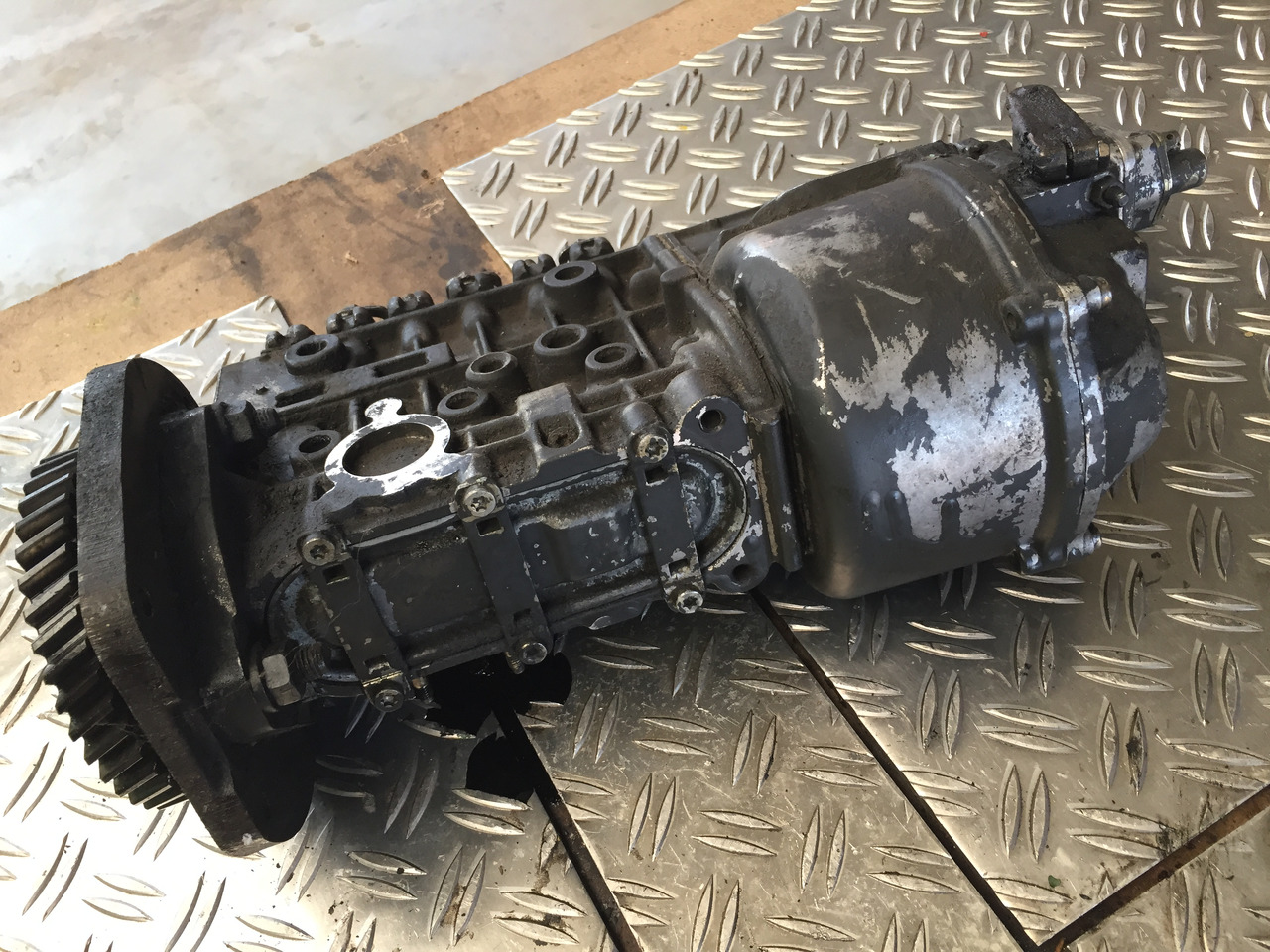 Pompe à carburant pour Camion Gebrauchte Einspritzpumpe DB, Bosch - Nr. : 99.9999 - 9999: photos 10 Pompe à carburant pour Camion Gebrauchte Einspritzpumpe DB, Bosch - Nr. : 99.9999 - 9999: photos 10