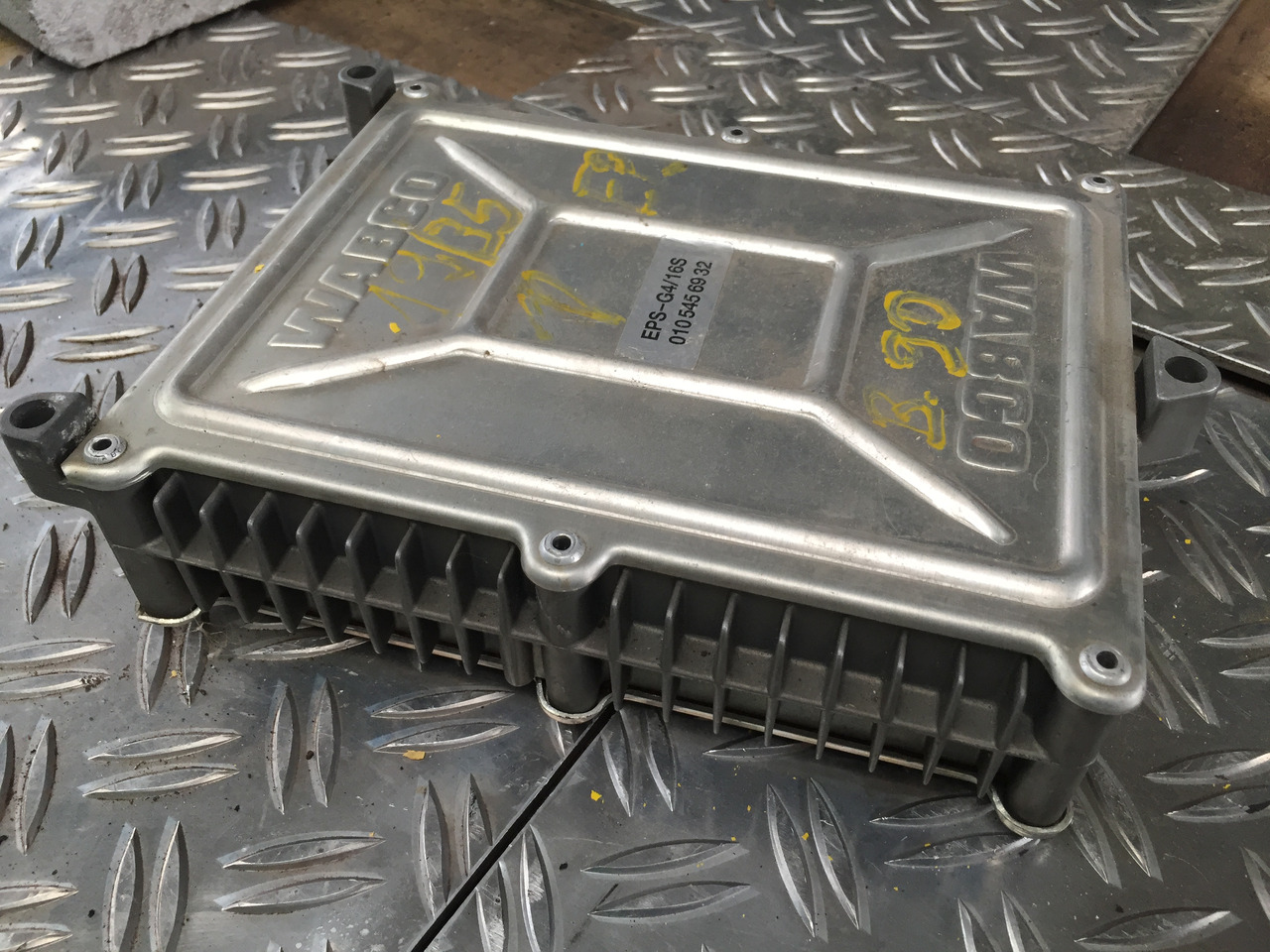 Gebrauchtes DB 1935 SK WABCO - Steuergerät, EBS 4S / 4 M, Artikel - Nr. : 446 100 0130 - Bloc de gestion pour Camion: photos 1 Gebrauchtes DB 1935 SK WABCO - Steuergerät, EBS 4S / 4 M, Artikel - Nr. : 446 100 0130 - Bloc de gestion pour Camion: photos 1