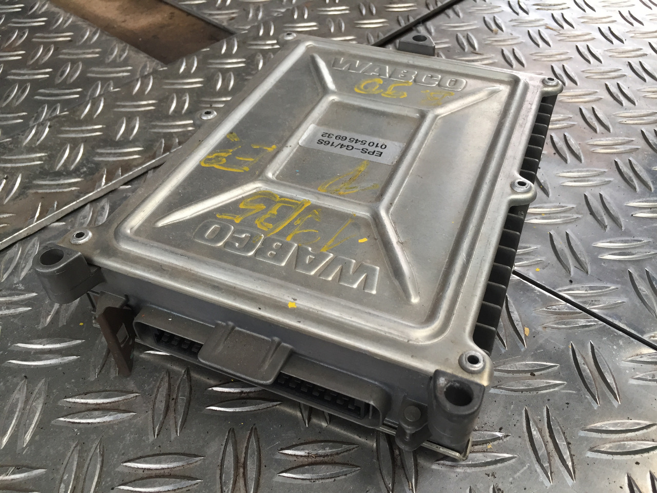 Gebrauchtes DB 1935 SK WABCO - Steuergerät, EBS 4S / 4 M, Artikel - Nr. : 446 100 0130 - Bloc de gestion pour Camion: photos 3 Gebrauchtes DB 1935 SK WABCO - Steuergerät, EBS 4S / 4 M, Artikel - Nr. : 446 100 0130 - Bloc de gestion pour Camion: photos 3