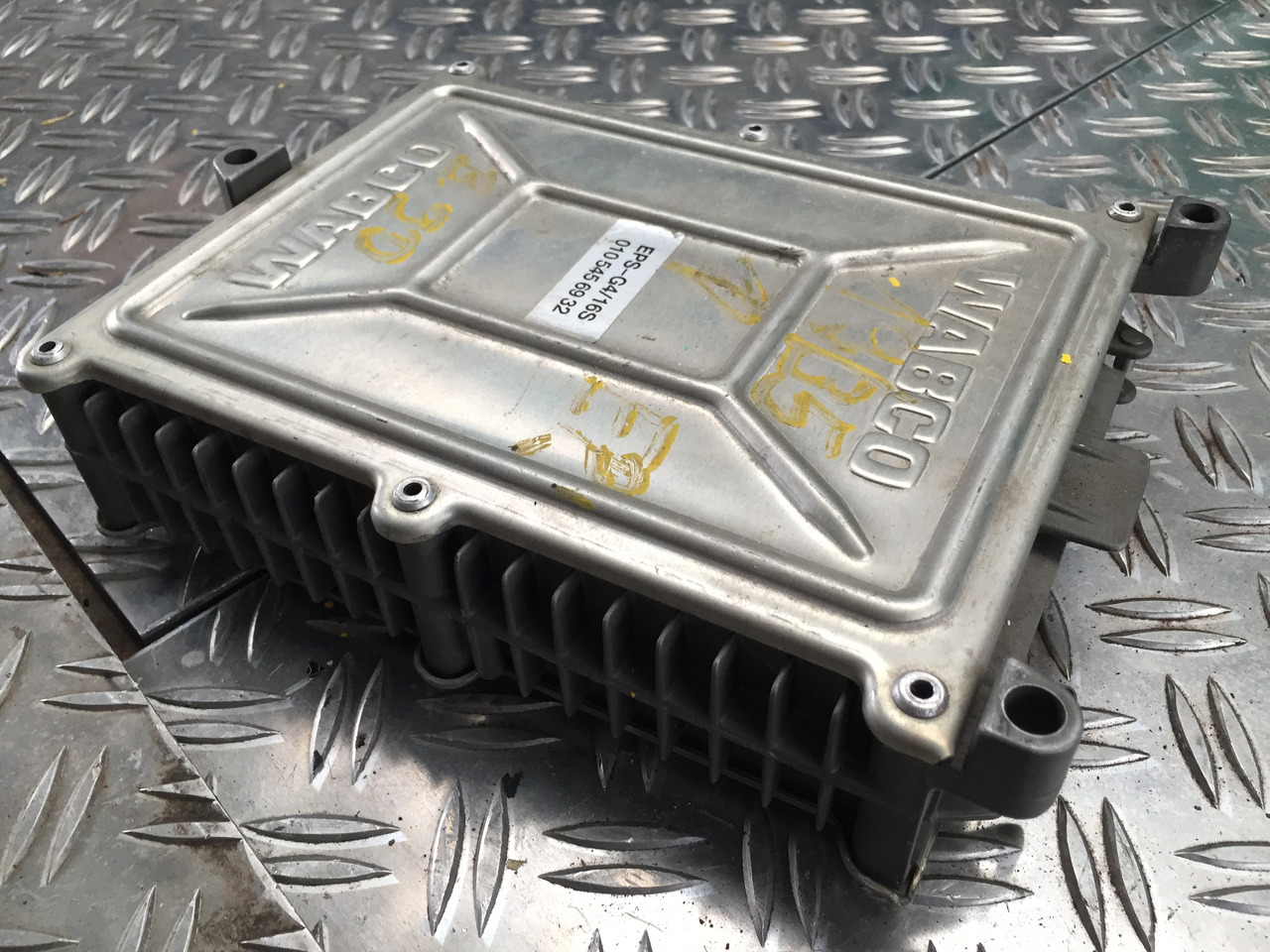 Gebrauchtes DB 1935 SK WABCO - Steuergerät, EBS 4S / 4 M, Artikel - Nr. : 446 100 0130 - Bloc de gestion pour Camion: photos 4 Gebrauchtes DB 1935 SK WABCO - Steuergerät, EBS 4S / 4 M, Artikel - Nr. : 446 100 0130 - Bloc de gestion pour Camion: photos 4