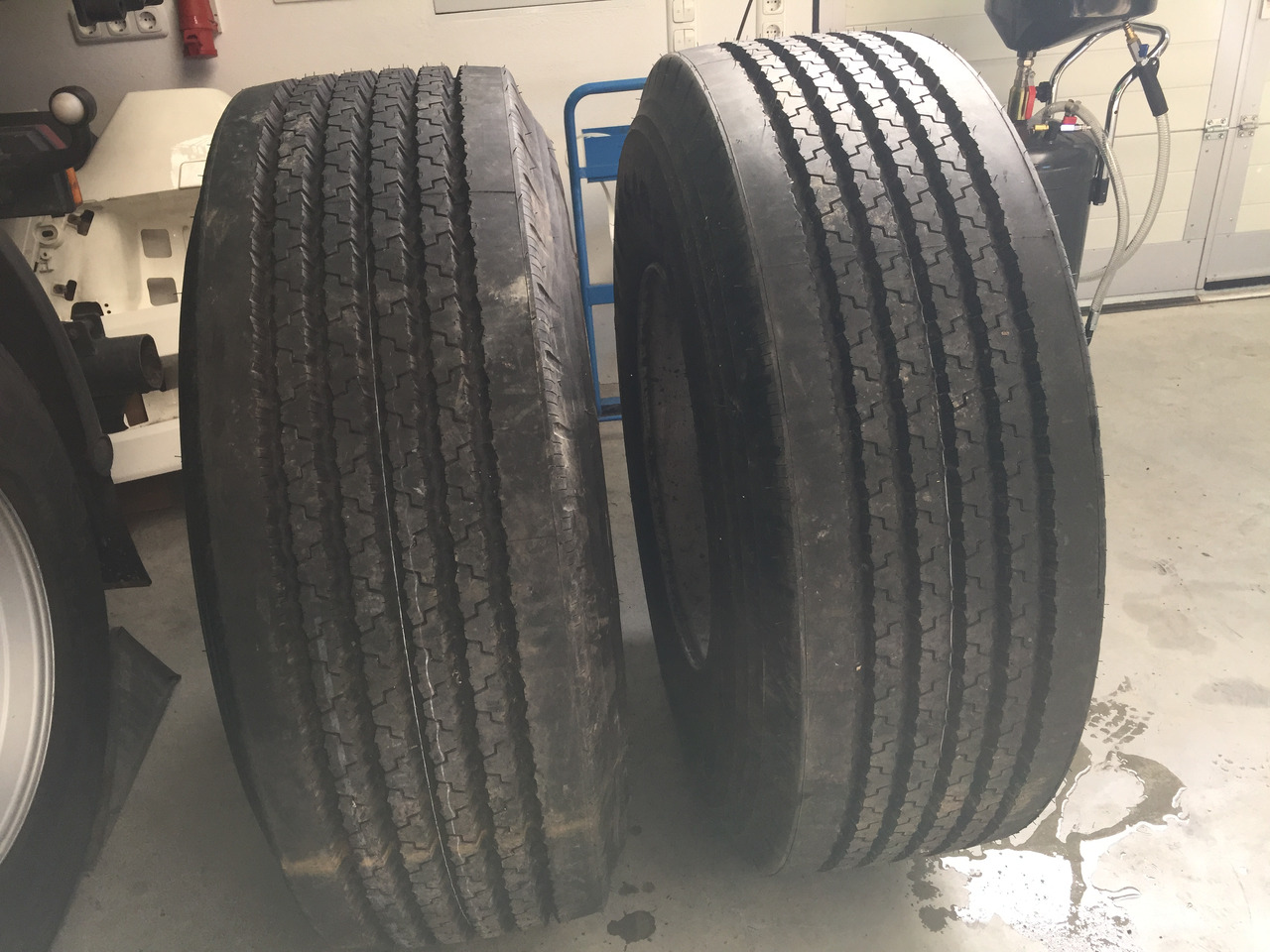 Neue Reifen, Firestone TSP - 3000, Größe : 425 / 65 R x 22,5 - 2 Stück mit Felgen - Pneu pour Camion: photos 2 Neue Reifen, Firestone TSP - 3000, Größe : 425 / 65 R x 22,5 - 2 Stück mit Felgen - Pneu pour Camion: photos 2