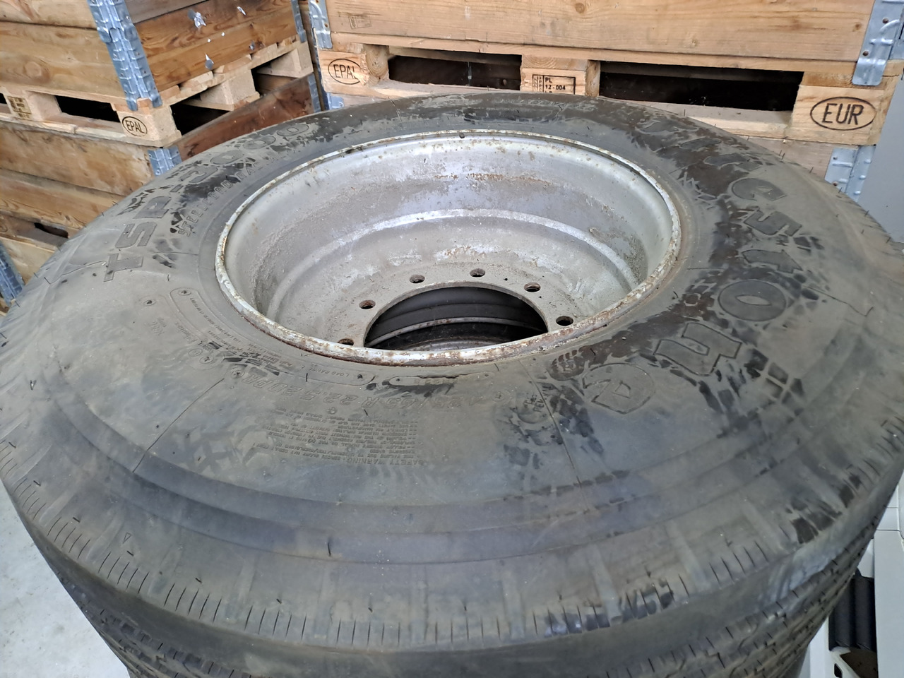 Neuwertige Lkw - Kompletträder / Reifen Firestone, Größe 425 / 65 R 22,5, Artikel - Nr. : 81.99999 - - Pneu pour Camion: photos 1 Neuwertige Lkw - Kompletträder / Reifen Firestone, Größe 425 / 65 R 22,5, Artikel - Nr. : 81.99999 - - Pneu pour Camion: photos 1