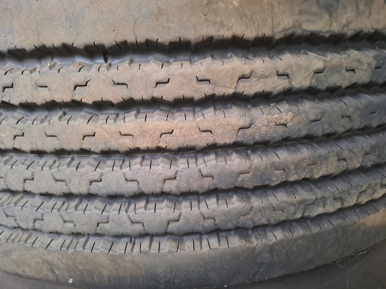 Neuwertige Lkw - Kompletträder / Reifen Firestone, Größe 425 / 65 R 22,5, Artikel - Nr. : 81.99999 - - Pneu pour Camion: photos 2 Neuwertige Lkw - Kompletträder / Reifen Firestone, Größe 425 / 65 R 22,5, Artikel - Nr. : 81.99999 - - Pneu pour Camion: photos 2