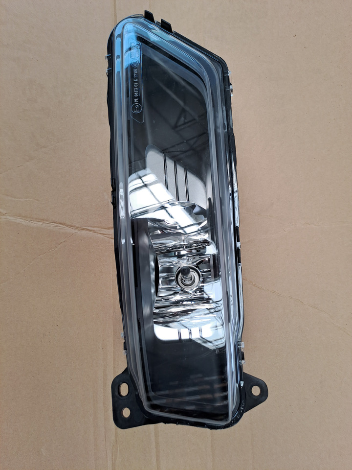 Neuwertiger Nebelscheinwerfer MAN TG3 rechts, Artikel - Nr. : 81.25204 - 0002 / 0001 - Feu anti-brouillard pour Camion: photos 1 Neuwertiger Nebelscheinwerfer MAN TG3 rechts, Artikel - Nr. : 81.25204 - 0002 / 0001 - Feu anti-brouillard pour Camion: photos 1