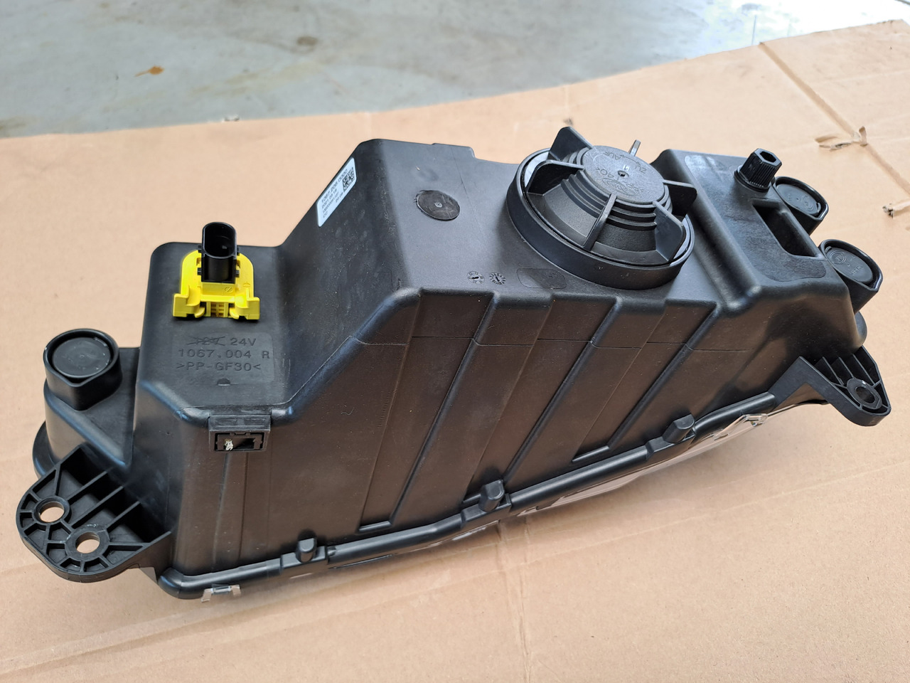 Neuwertiger Nebelscheinwerfer MAN TG3 rechts, Artikel - Nr. : 81.25204 - 0002 / 0001 - Feu anti-brouillard pour Camion: photos 5 Neuwertiger Nebelscheinwerfer MAN TG3 rechts, Artikel - Nr. : 81.25204 - 0002 / 0001 - Feu anti-brouillard pour Camion: photos 5