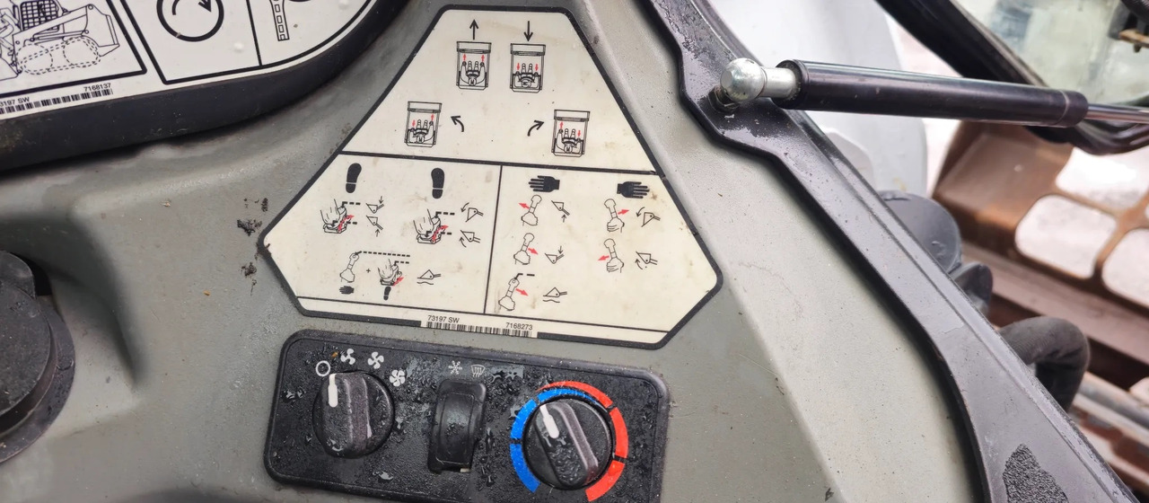 BOBCAT S570 - Mini chargeuse: photos 5 BOBCAT S570 - Mini chargeuse: photos 5