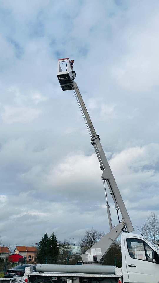 MERCEDES SPRINTER - Camion avec nacelle: photos 1 MERCEDES SPRINTER - Camion avec nacelle: photos 1