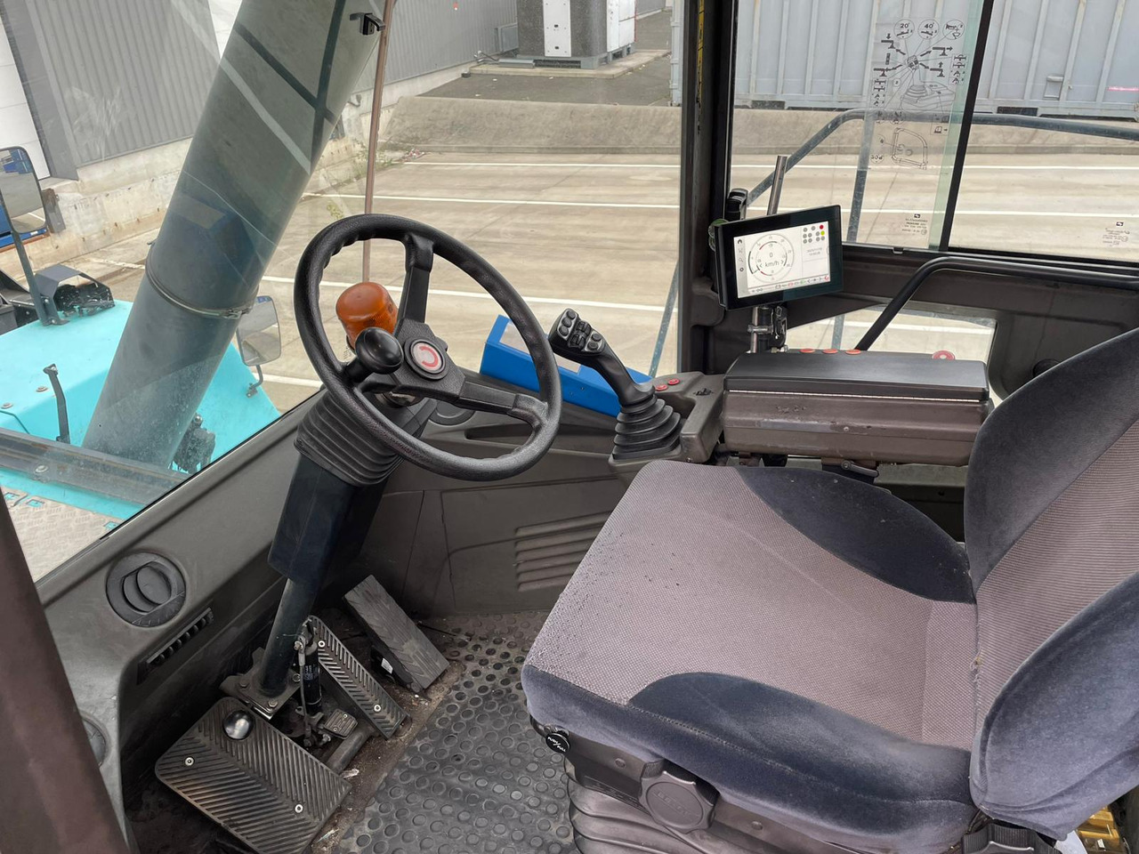 KONECRANES SMV 4123 CC5 - Reach stacker: photos 3 KONECRANES SMV 4123 CC5 - Reach stacker: photos 3