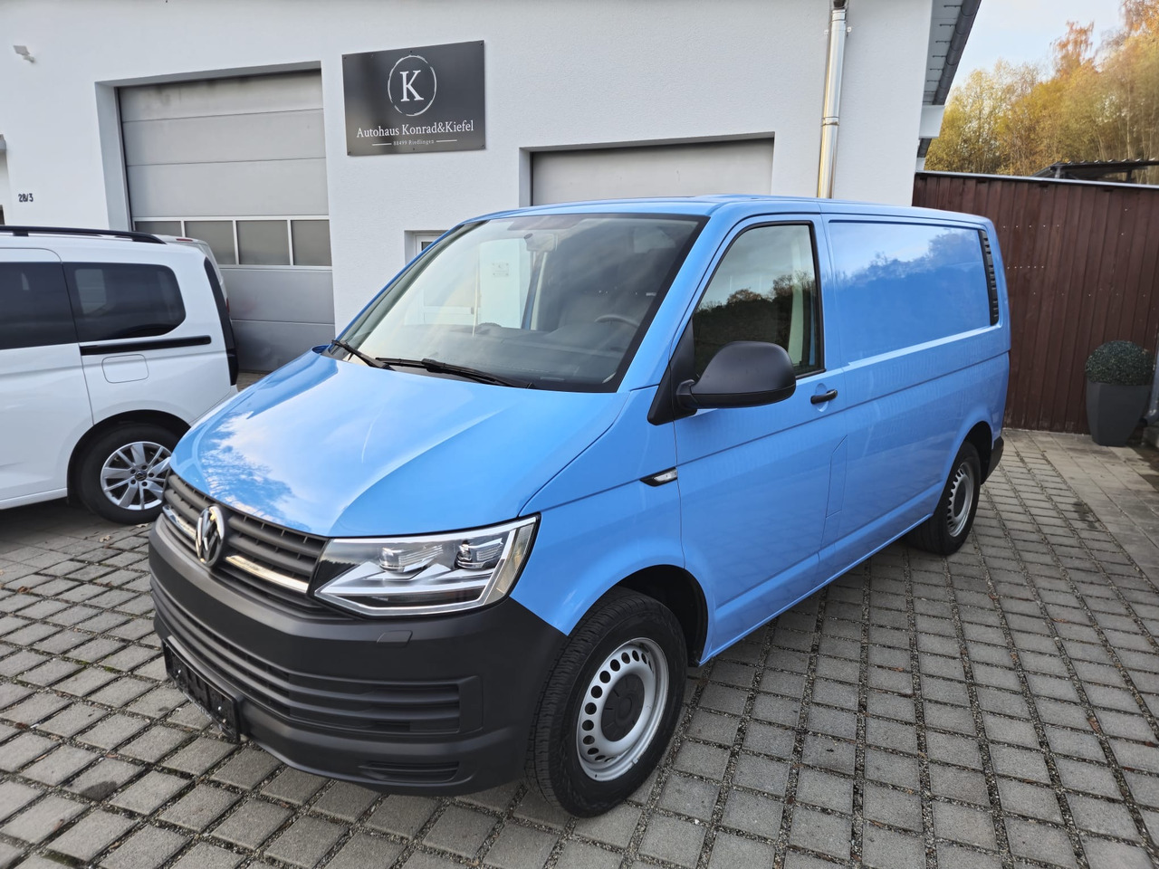VOLKSWAGEN T6 Transporter Kasten-Kombi LED/AHK/Bluetooth - Fourgon utilitaire: photos 1 VOLKSWAGEN T6 Transporter Kasten-Kombi LED/AHK/Bluetooth - Fourgon utilitaire: photos 1