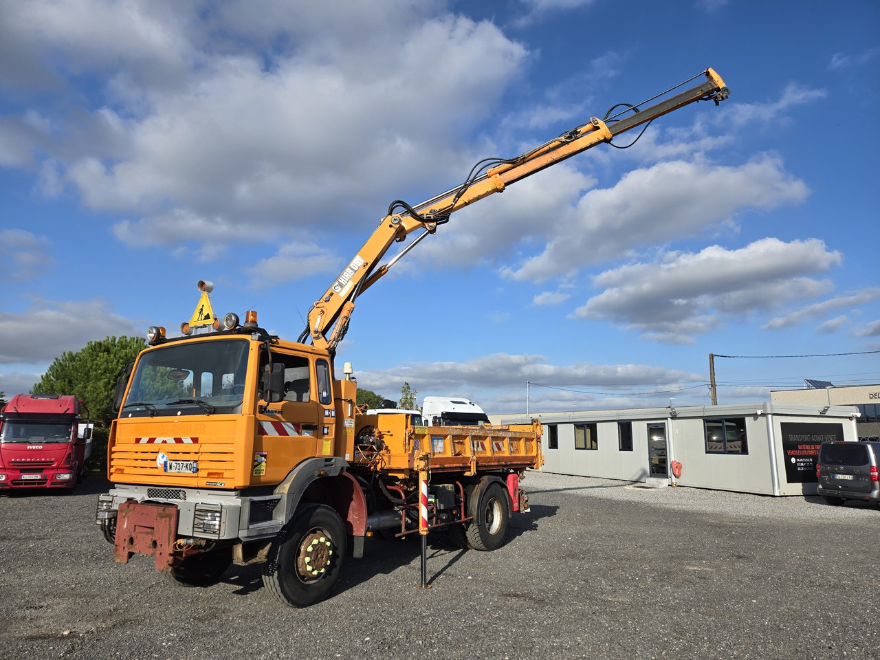 Renault G250 4x4 - Camion benne, Camion grue: photos 1 Renault G250 4x4 - Camion benne, Camion grue: photos 1