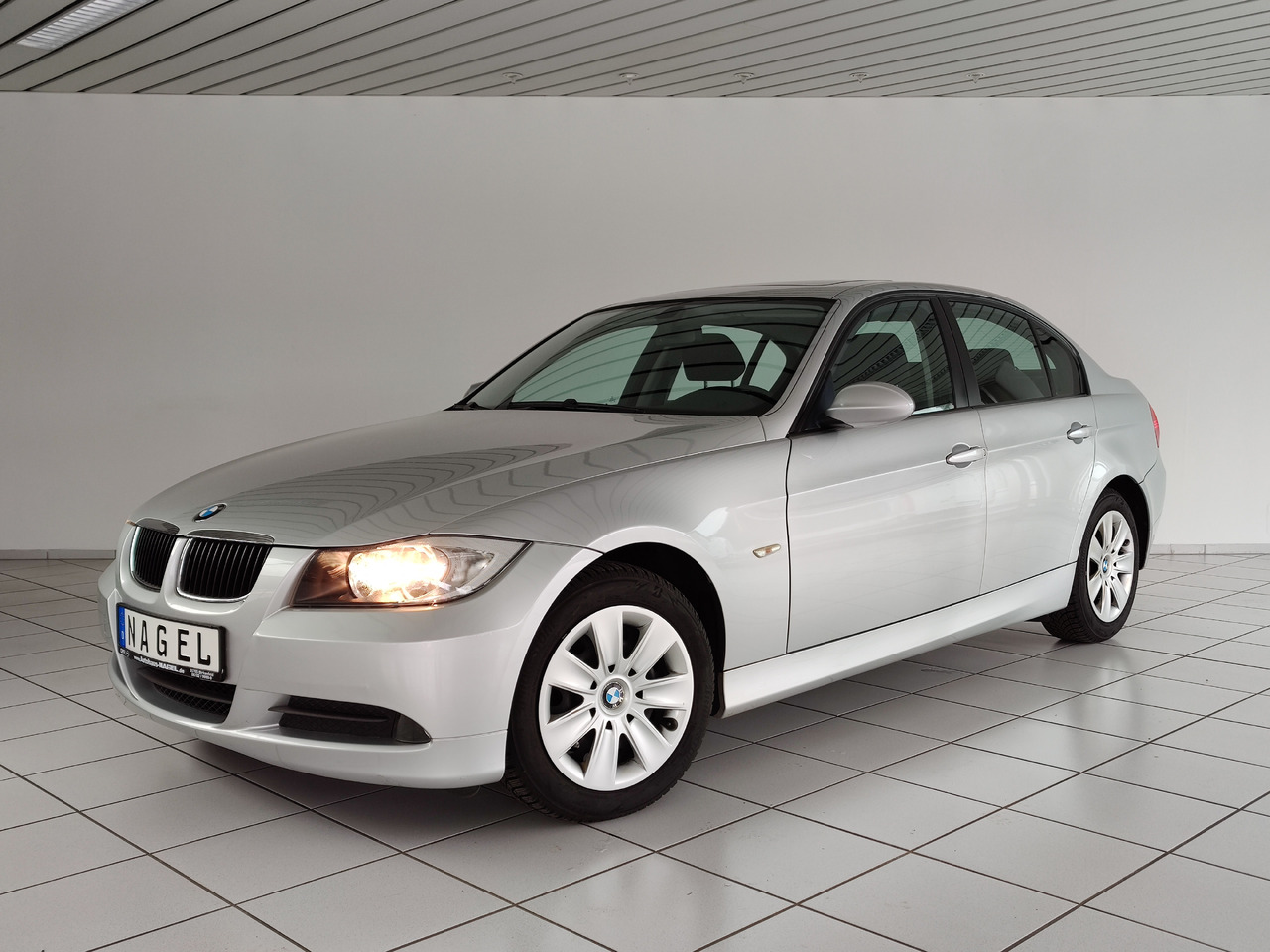 BMW 320i Audiosystem Professional, Automatik, PDC, Licht-Paket - Berline: photos 1 BMW 320i Audiosystem Professional, Automatik, PDC, Licht-Paket - Berline: photos 1