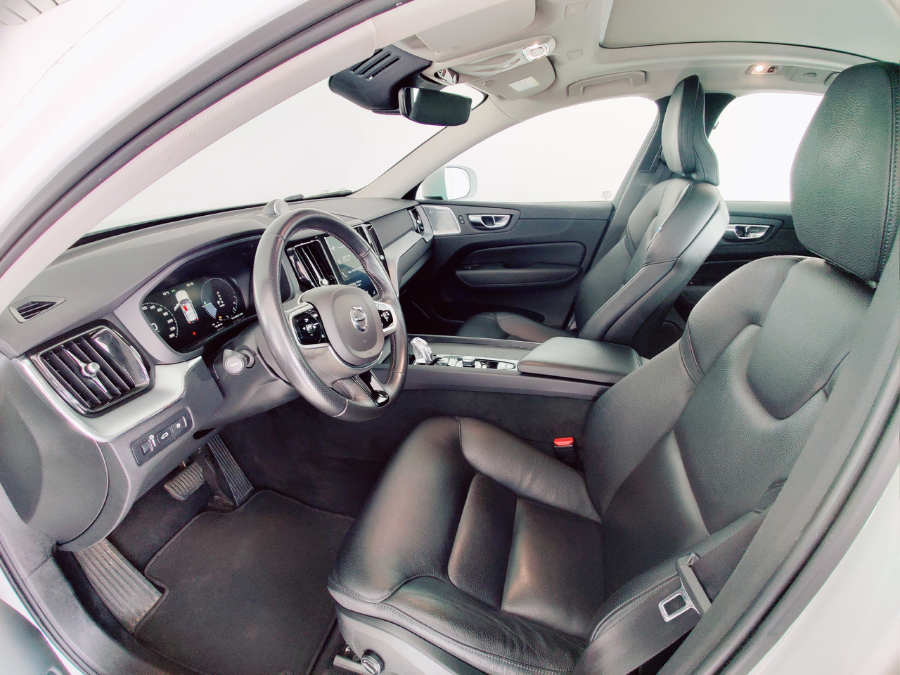 SUV Volvo XC60 t8 twin engine Momentum Plug-In Hybrid AWD AHK Leder Navi: photos 10 SUV Volvo XC60 t8 twin engine Momentum Plug-In Hybrid AWD AHK Leder Navi: photos 10