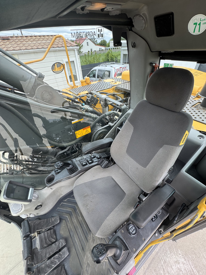 VOLVO EC 240 CNL - Pelle sur chenille: photos 3 VOLVO EC 240 CNL - Pelle sur chenille: photos 3