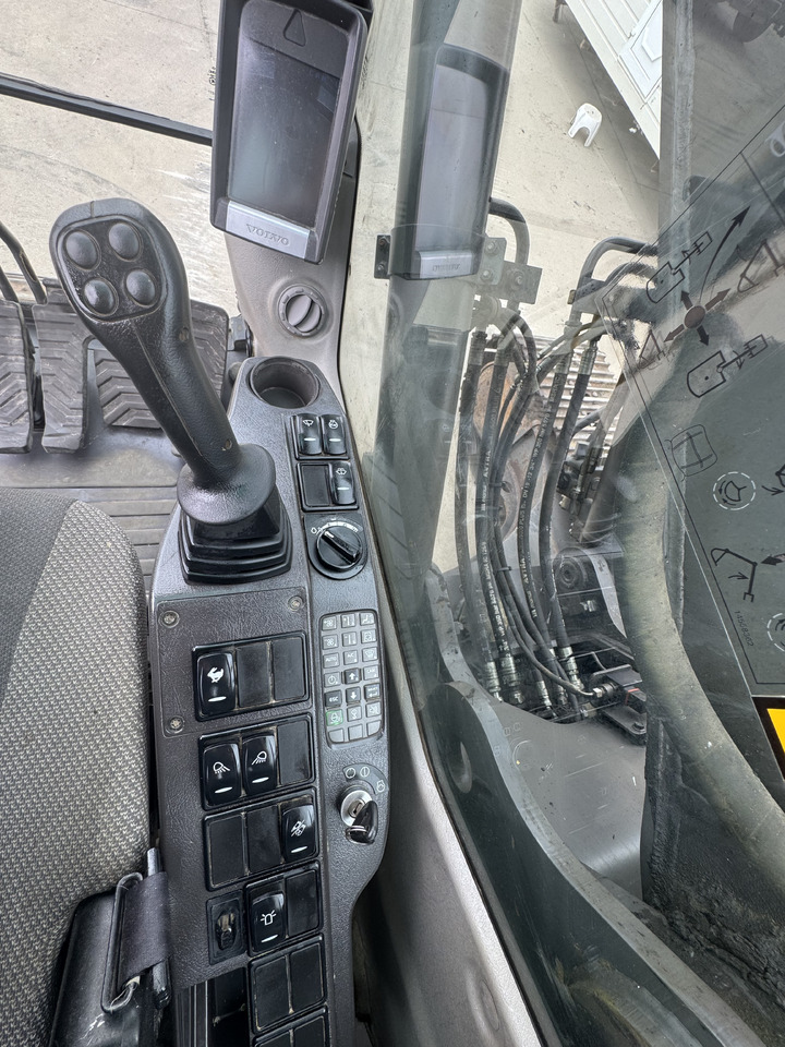 VOLVO EC 240 CNL - Pelle sur chenille: photos 4 VOLVO EC 240 CNL - Pelle sur chenille: photos 4