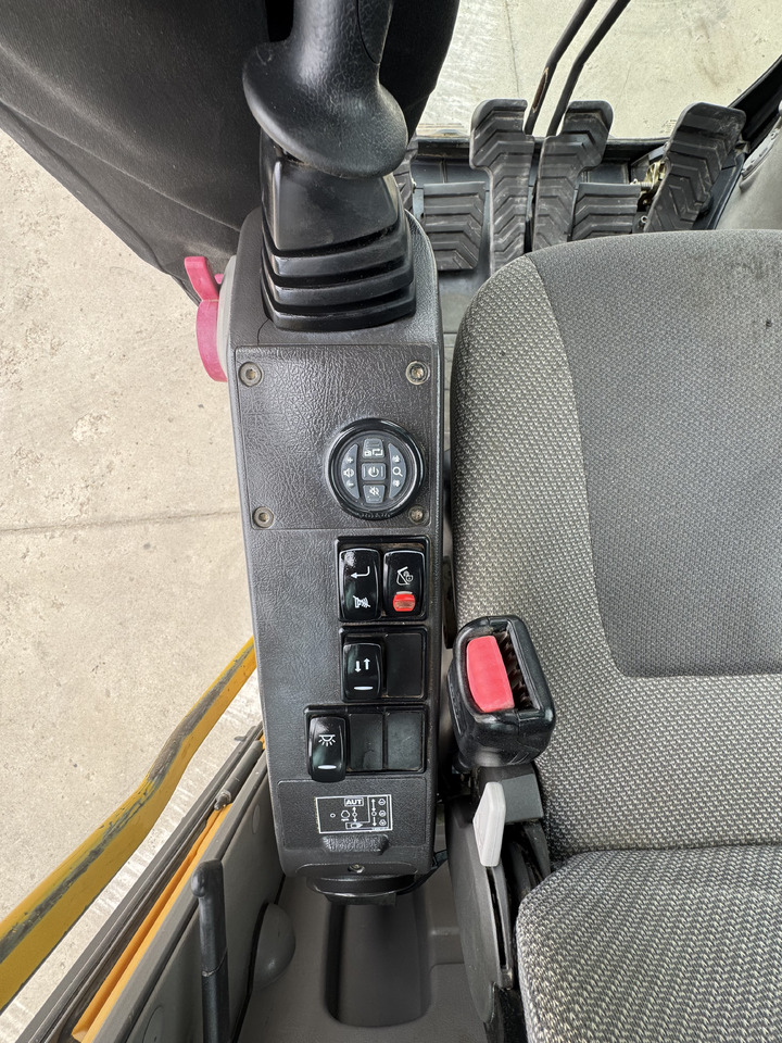 VOLVO EC 240 CNL - Pelle sur chenille: photos 5 VOLVO EC 240 CNL - Pelle sur chenille: photos 5