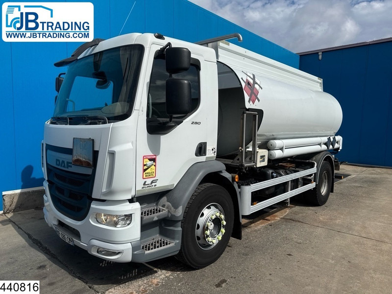 Camion citerne DAF LF 280 EURO 6, Manual, 13,390 litres, 5 Comp.