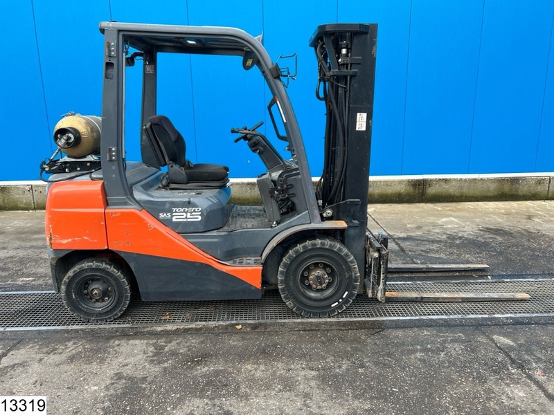 Chariot élévateur à gaz Toyota 8 FGF 25 2.500 KG: photos 13