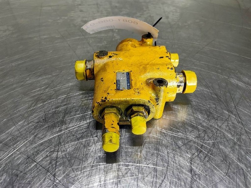 Ahlmann AZ18-Char-Lynn 6061361002-Priority valve - Hydraulique: photos 2 Ahlmann AZ18-Char-Lynn 6061361002-Priority valve - Hydraulique: photos 2