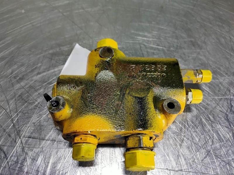 Ahlmann AZ18-Char-Lynn 6061361002-Priority valve - Hydraulique: photos 3 Ahlmann AZ18-Char-Lynn 6061361002-Priority valve - Hydraulique: photos 3