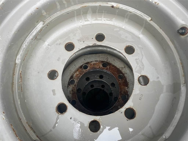 Atlas AR65-Continental 12.5R20-Tire/Reifen/Band - Pneus et jantes pour Engins de chantier: photos 4 Atlas AR65-Continental 12.5R20-Tire/Reifen/Band - Pneus et jantes pour Engins de chantier: photos 4
