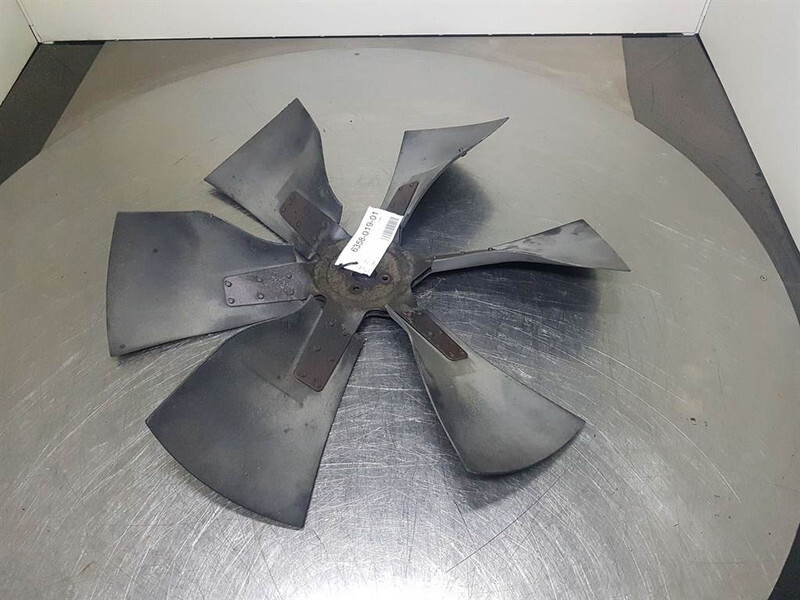 Case 921C - Fan/Lüfterrad/Koelvin - Moteur pour Engins de chantier: photos 2 Case 921C - Fan/Lüfterrad/Koelvin - Moteur pour Engins de chantier: photos 2