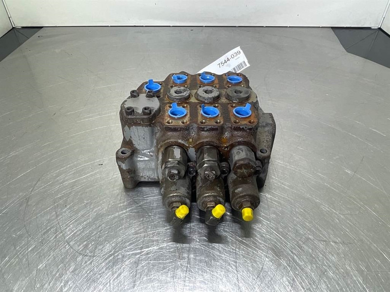 Hyundai HL757-7A-31LD-00030-WA28D7D7F1-57-Valve/Ventile - Hydraulique pour Engins de chantier: photos 2 Hyundai HL757-7A-31LD-00030-WA28D7D7F1-57-Valve/Ventile - Hydraulique pour Engins de chantier: photos 2