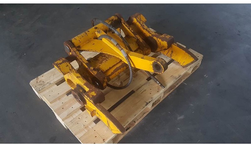 JCB 409 - Quick coupler/Schnellwechsler/Snelwissel - Attache rapide: photos 1 JCB 409 - Quick coupler/Schnellwechsler/Snelwissel - Attache rapide: photos 1