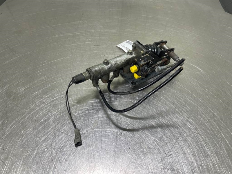 Liebherr L514-7621940-Brake cylinder/Bremszylinder - Pièces de frein pour Engins de chantier: photos 1 Liebherr L514-7621940-Brake cylinder/Bremszylinder - Pièces de frein pour Engins de chantier: photos 1