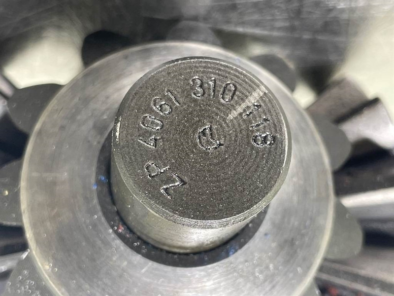 Liebherr L544-5005390/7011644-Differential bevel gear - Essieu et pièces pour Engins de chantier: photos 4 Liebherr L544-5005390/7011644-Differential bevel gear - Essieu et pièces pour Engins de chantier: photos 4