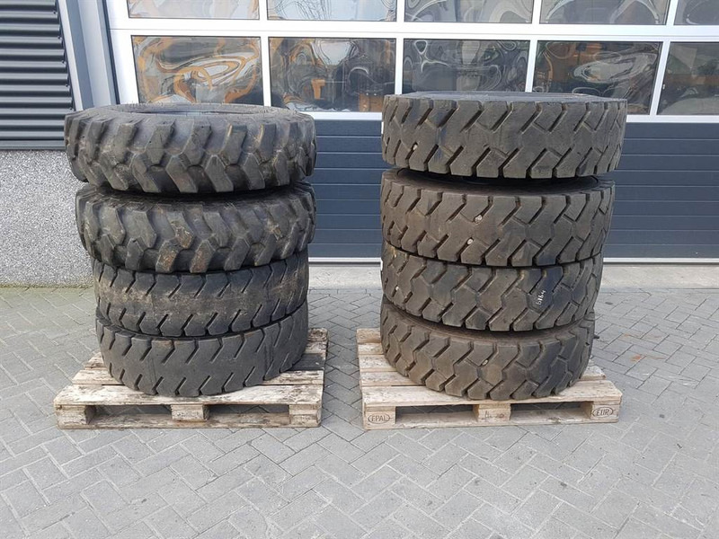 Liebherr LH24M-Michelin 11.00R20-Tyre/Reifen/Band - Pneus et jantes pour Engins de chantier: photos 1 Liebherr LH24M-Michelin 11.00R20-Tyre/Reifen/Band - Pneus et jantes pour Engins de chantier: photos 1