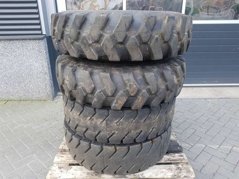 Liebherr LH24M-Michelin 11.00R20-Tyre/Reifen/Band - Pneus et jantes pour Engins de chantier: photos 3 Liebherr LH24M-Michelin 11.00R20-Tyre/Reifen/Band - Pneus et jantes pour Engins de chantier: photos 3