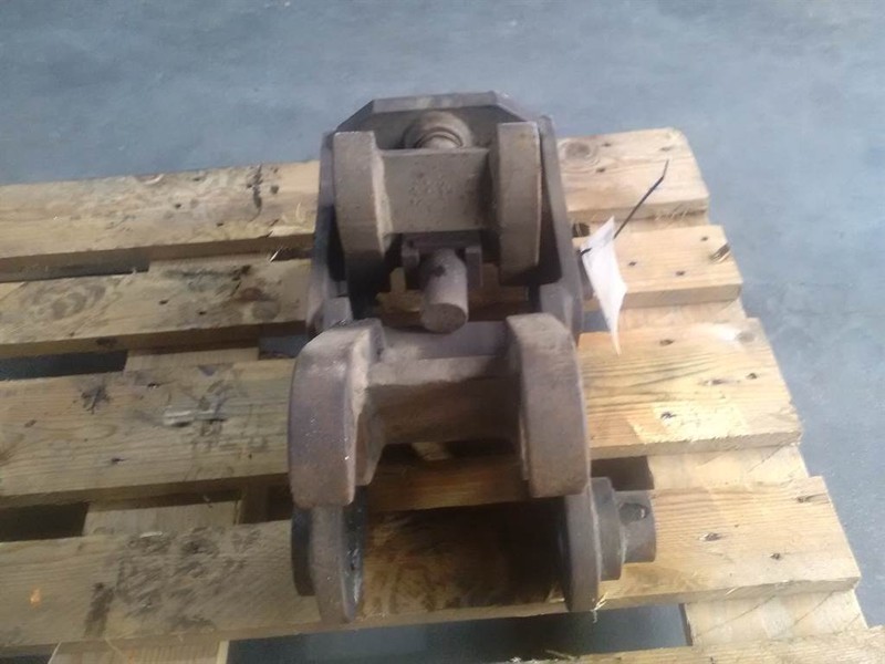 NADO Excomat NE 565 - Bobcat - Quick coupler - Attache rapide: photos 2 NADO Excomat NE 565 - Bobcat - Quick coupler - Attache rapide: photos 2