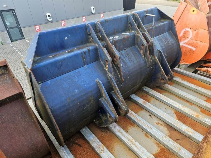 Schaeff SKL863-SKL861-Bucket/Schaufel/Dichte bak - Godet: photos 2 Schaeff SKL863-SKL861-Bucket/Schaufel/Dichte bak - Godet: photos 2