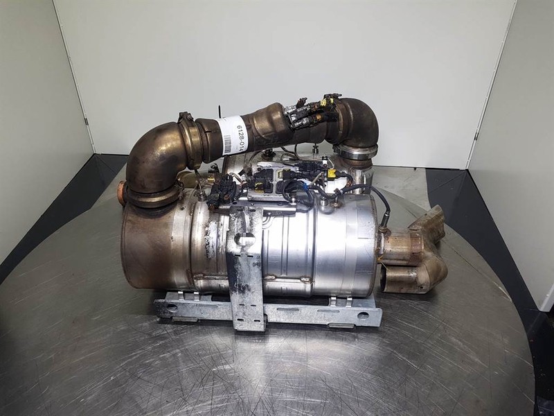 Sennebogen 818 - Exhaust system/Auspuff/Uitlaat - Moteur et pièces pour Engins de chantier: photos 1 Sennebogen 818 - Exhaust system/Auspuff/Uitlaat - Moteur et pièces pour Engins de chantier: photos 1