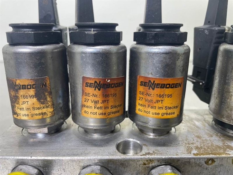 Sennebogen 835E-142529-Valve/Ventile/Ventiel - Hydraulique pour Engins de chantier: photos 5 Sennebogen 835E-142529-Valve/Ventile/Ventiel - Hydraulique pour Engins de chantier: photos 5