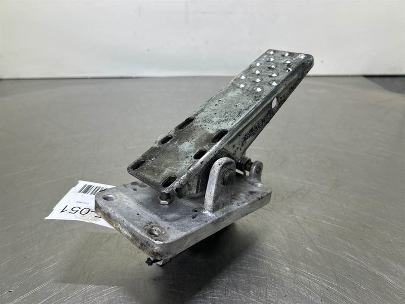 Terex TW150-6041506-Brake pedal/Bremspedal/Rempedaal - Cabine et intérieur pour Engins de chantier: photos 5 Terex TW150-6041506-Brake pedal/Bremspedal/Rempedaal - Cabine et intérieur pour Engins de chantier: photos 5