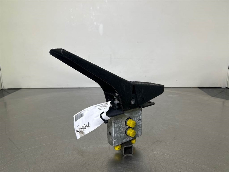 Terex TW150-Atlas 6073926-Pedal/Pedaal - Cabine et intérieur pour Engins de chantier: photos 3 Terex TW150-Atlas 6073926-Pedal/Pedaal - Cabine et intérieur pour Engins de chantier: photos 3