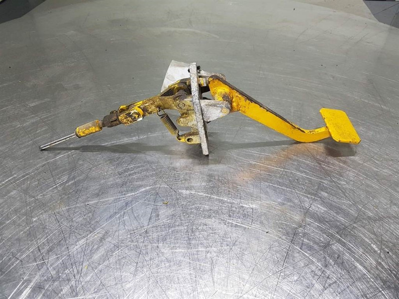 Zettelmeyer ZL1001 - Brake pedal - Cabine et intérieur pour Engins de chantier: photos 3 Zettelmeyer ZL1001 - Brake pedal - Cabine et intérieur pour Engins de chantier: photos 3