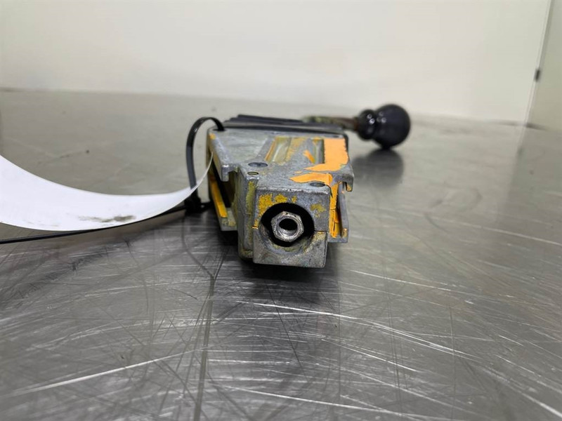 Zettelmeyer ZL801 - Levers/Hebels/Hendels - Cabine et intérieur pour Engins de chantier: photos 2 Zettelmeyer ZL801 - Levers/Hebels/Hendels - Cabine et intérieur pour Engins de chantier: photos 2