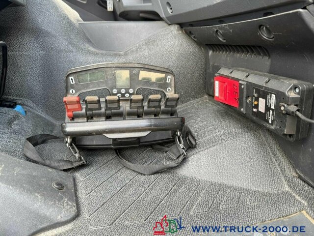 Mercedes-Benz Axor 1833 Hiab 122 ES-3 10m=1,2t. faltbar remote - Camion plateau, Camion grue: photos 5 Mercedes-Benz Axor 1833 Hiab 122 ES-3 10m=1,2t. faltbar remote - Camion plateau, Camion grue: photos 5