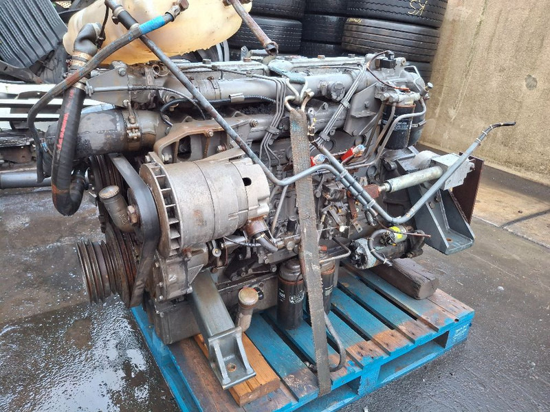 DAF RS180M (75CF) - Moteur: photos 1 DAF RS180M (75CF) - Moteur: photos 1