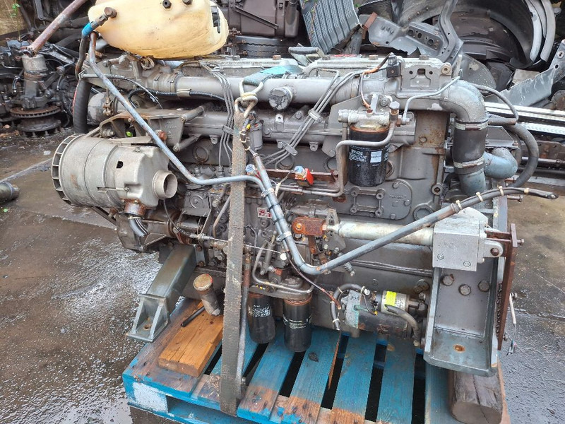 DAF RS180M (75CF) - Moteur: photos 2 DAF RS180M (75CF) - Moteur: photos 2