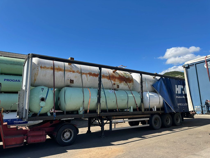 FULL TRAILER LOADED WITH LPG TANKS - Semi-remorque rideaux coulissants: photos 2 FULL TRAILER LOADED WITH LPG TANKS - Semi-remorque rideaux coulissants: photos 2