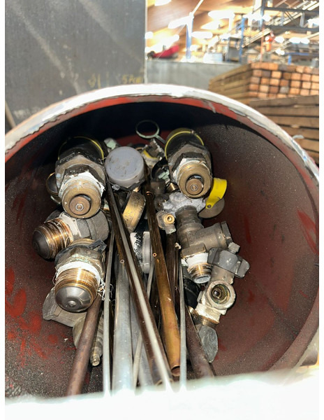 FULL TRAILER LOADED WITH LPG TANKS - Semi-remorque rideaux coulissants: photos 3 FULL TRAILER LOADED WITH LPG TANKS - Semi-remorque rideaux coulissants: photos 3