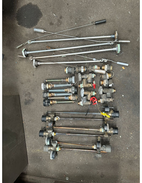 FULL TRAILER LOADED WITH LPG TANKS - Semi-remorque rideaux coulissants: photos 3 FULL TRAILER LOADED WITH LPG TANKS - Semi-remorque rideaux coulissants: photos 3